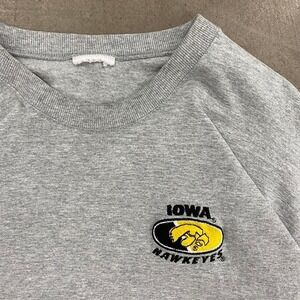 Vintage University of Iowa Hawkeyes Embroidery Logo Tee Shirt Size XL